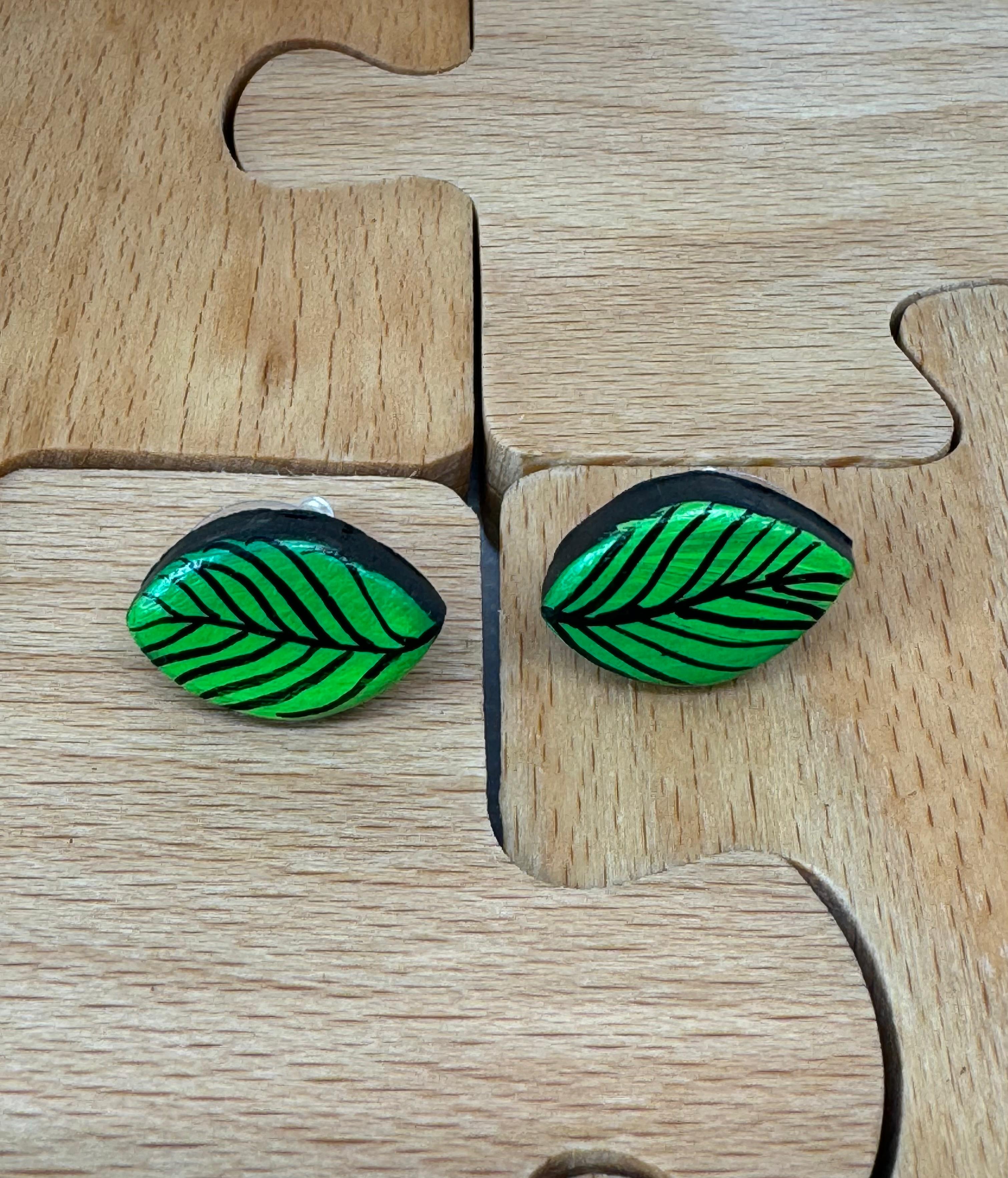 Leafy earrings with leaf model