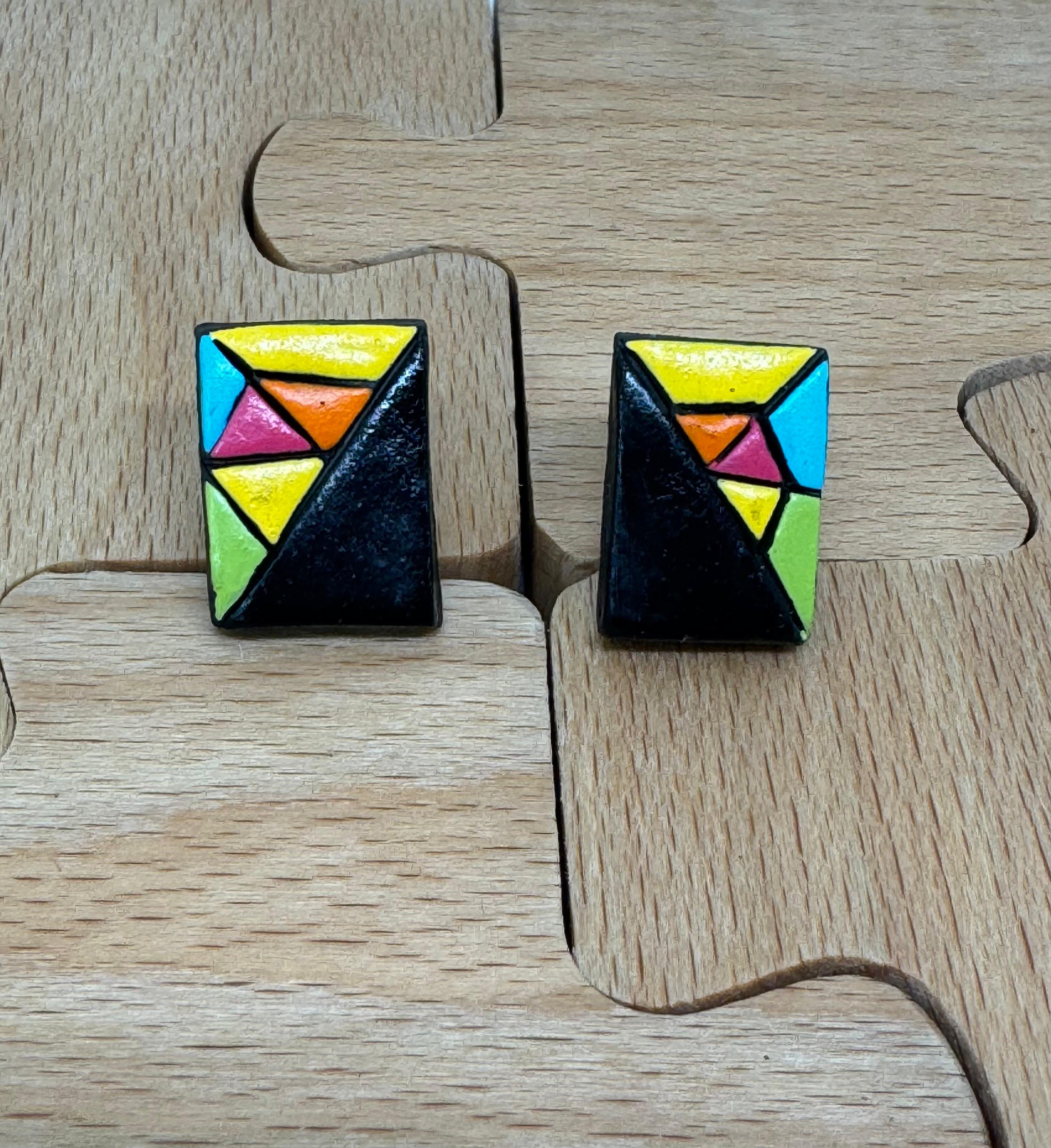 Multi triangle earrings covered with different colors