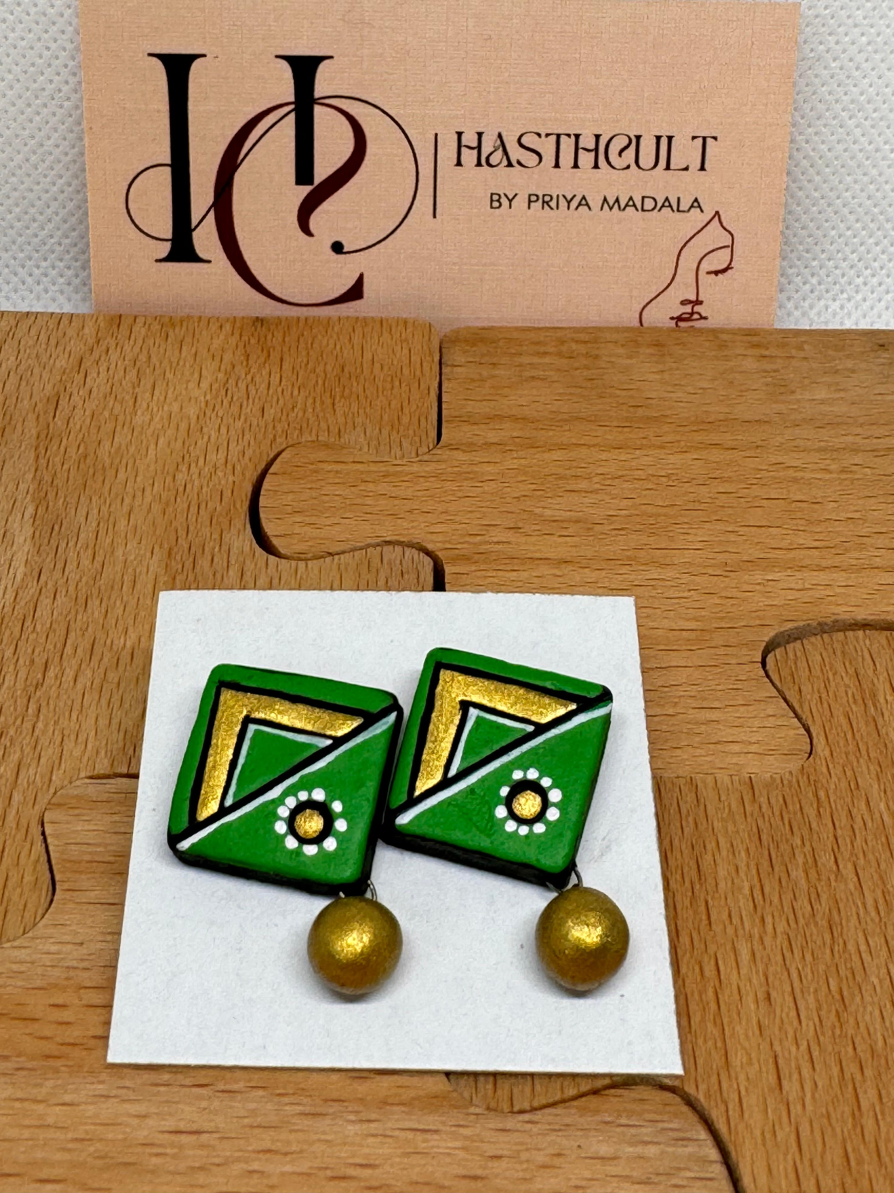 Geometric Stud earrings with green and gold colors