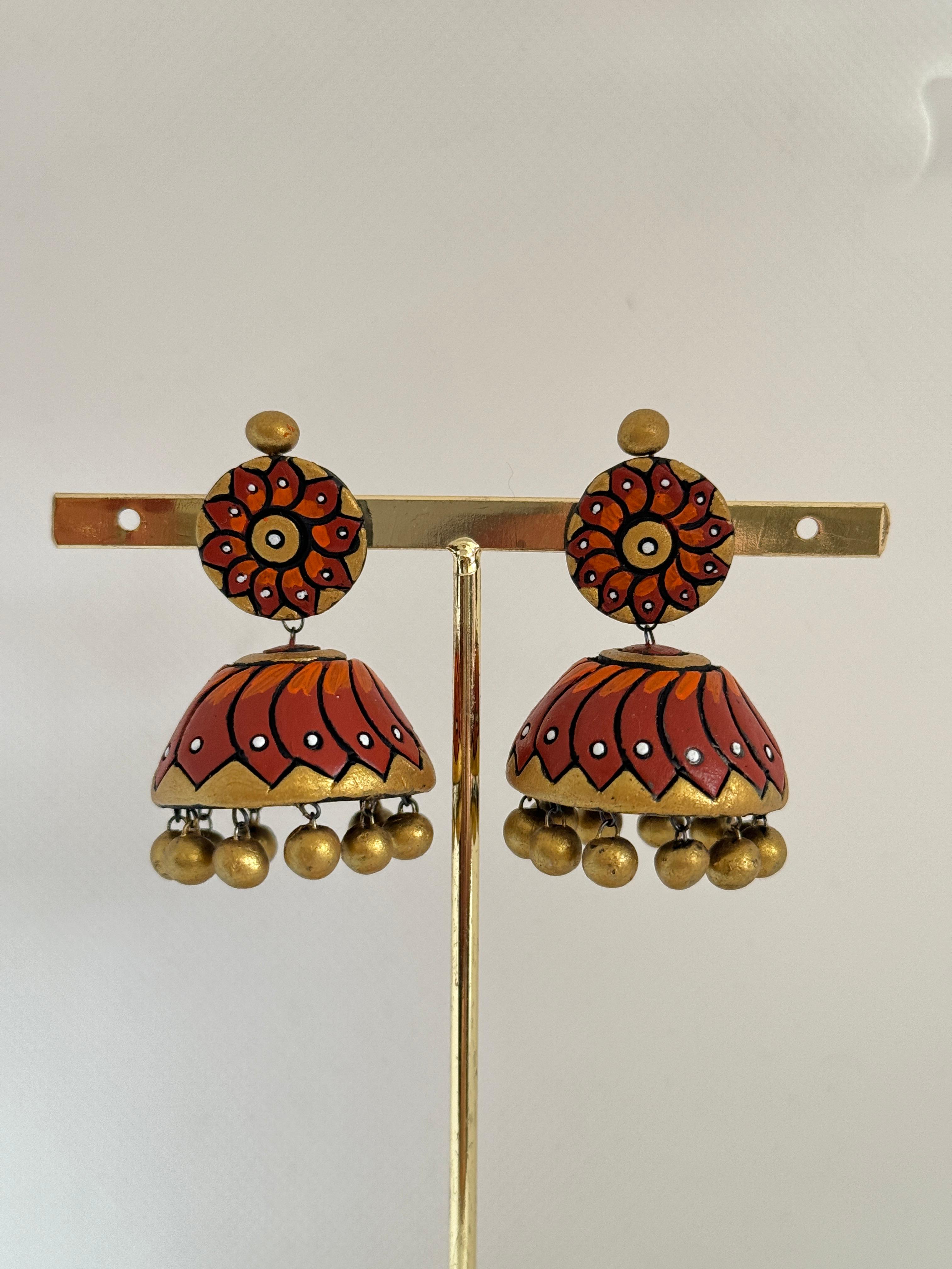 Antique Fusion Jhumka, It is a combination of Brown and gold colors